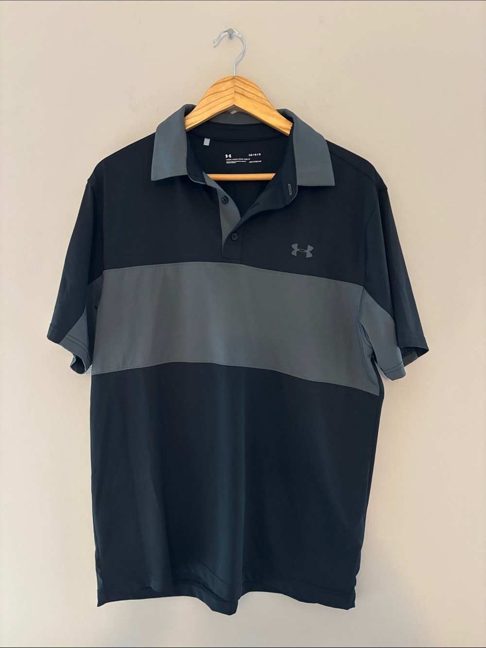Under Armour Men’s Black & Gray Colorblock Athletic Polo
